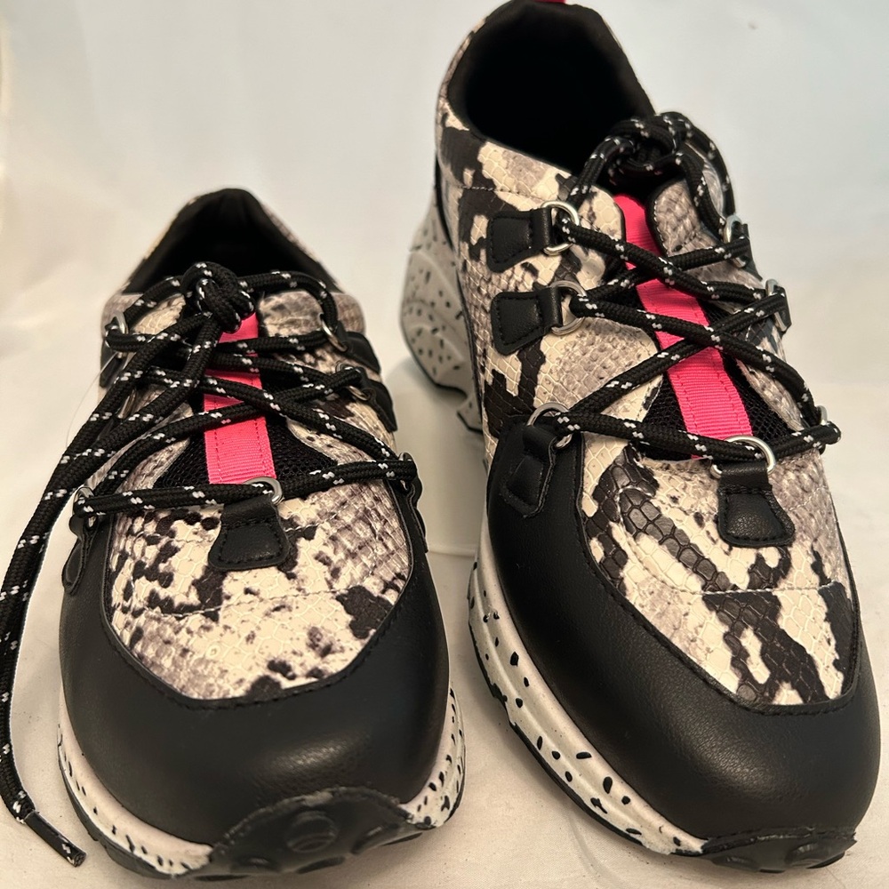 Madden Girl AKIMA fashion, sneaker, sporty, trendy, BoHo, cute fun, comfort, 8.5